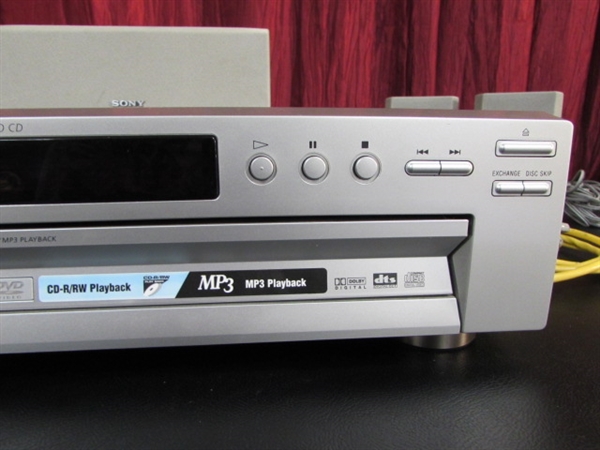 SONY 5 DISC CD/DVD PLAYER WITH SPEAKERS