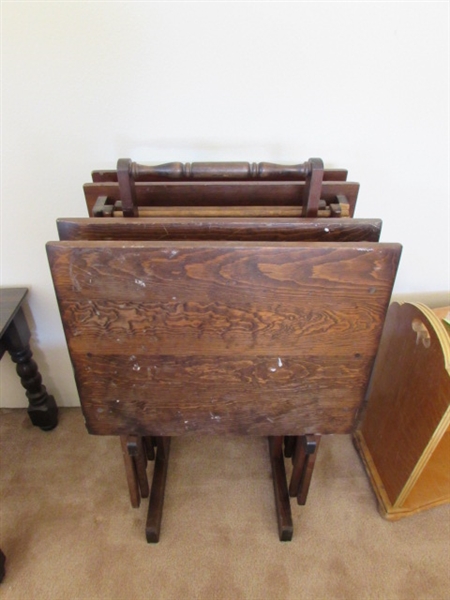 VINTAGE WOOD TV TRAYS WITH STAND