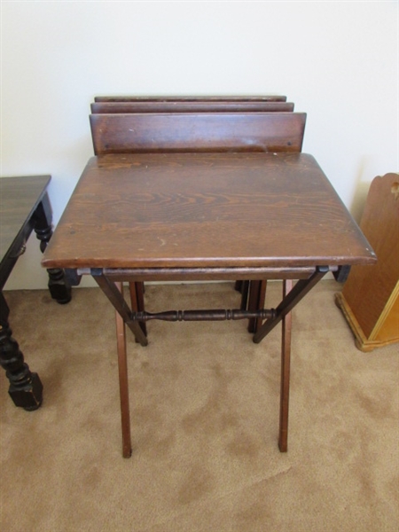 VINTAGE WOOD TV TRAYS WITH STAND