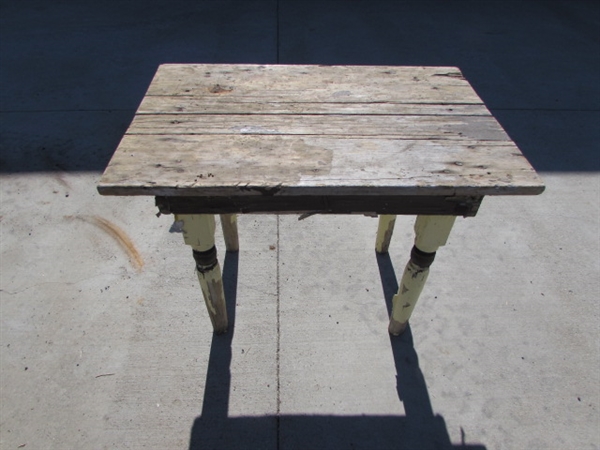 VINTAGE/ANTIQUE WOOD TABLE