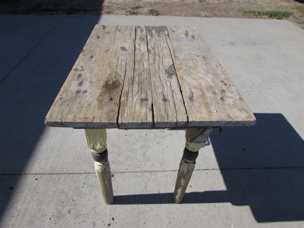 VINTAGE/ANTIQUE WOOD TABLE