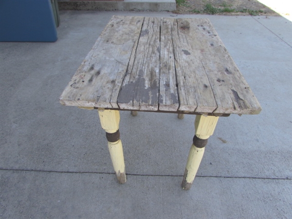 VINTAGE/ANTIQUE WOOD TABLE