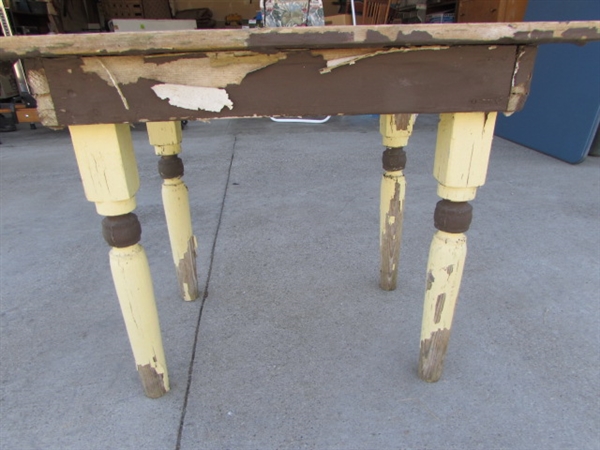 VINTAGE/ANTIQUE WOOD TABLE