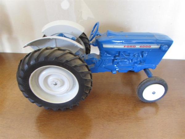 METAL FORD TRACTOR TOY