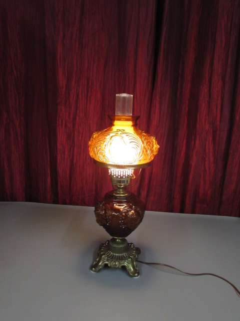 Lot Detail - VINTAGE FENTON AMBER GLASS LAMP