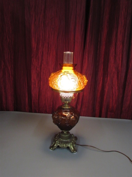 VINTAGE FENTON AMBER GLASS LAMP