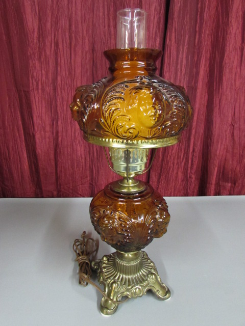 Lot Detail - VINTAGE FENTON AMBER GLASS LAMP