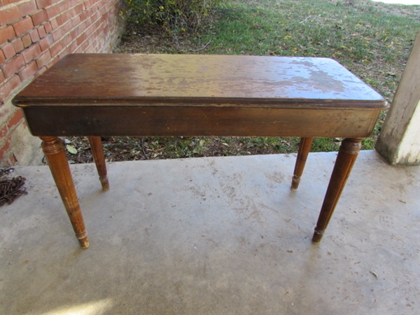 VINTAGE/ANTIQUE PIANO BENCH WITH STORAGE