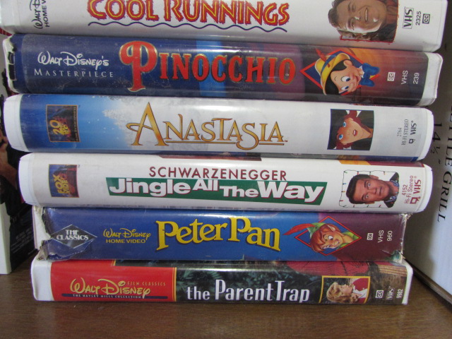 Lot Detail - DISNEY & FAMILY VHS & DVDS