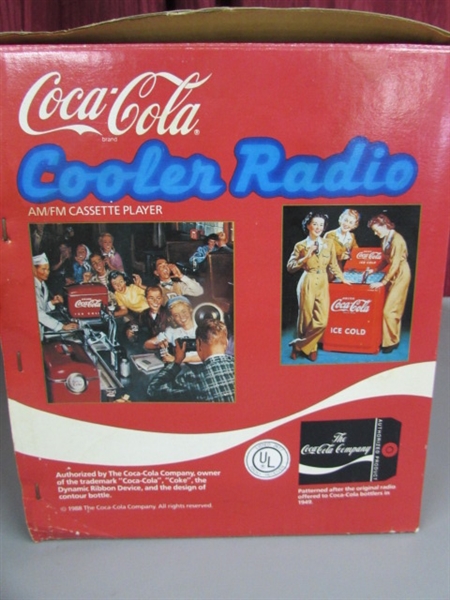 OLD-TYME COCA-COLA COOLER RADIO/CASSETTE PLAYER