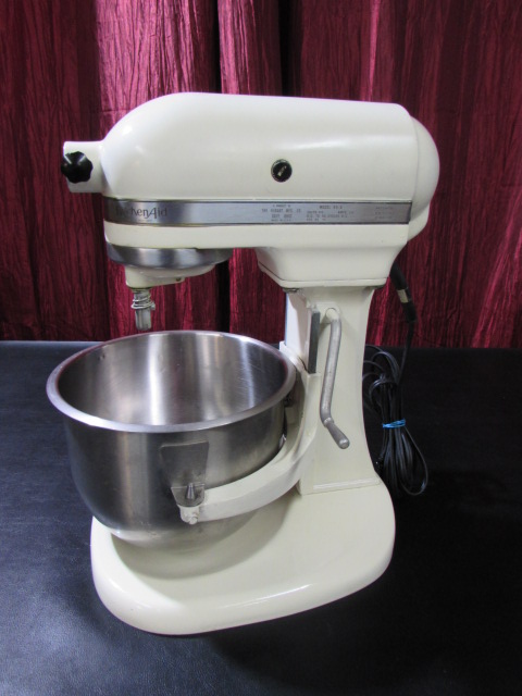 Lot Detail - VINTAGE KITCHEN AID MIXER