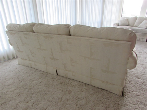 BEAUTIFUL THOMASVILLE COUCH