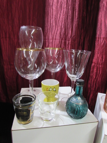 LARGE GLASSWARE COLLECTION.