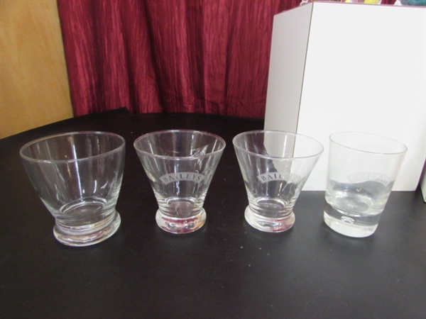 LARGE GLASSWARE COLLECTION.