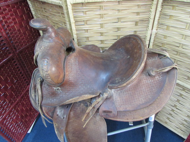 Lot Detail VINTAGE WESTERN SADDLE   16003306 Lg 