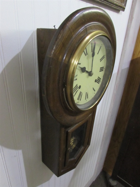 VINTAGE/ANTIQUE WALL CLOCK