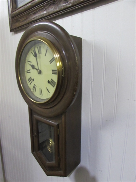 VINTAGE/ANTIQUE WALL CLOCK