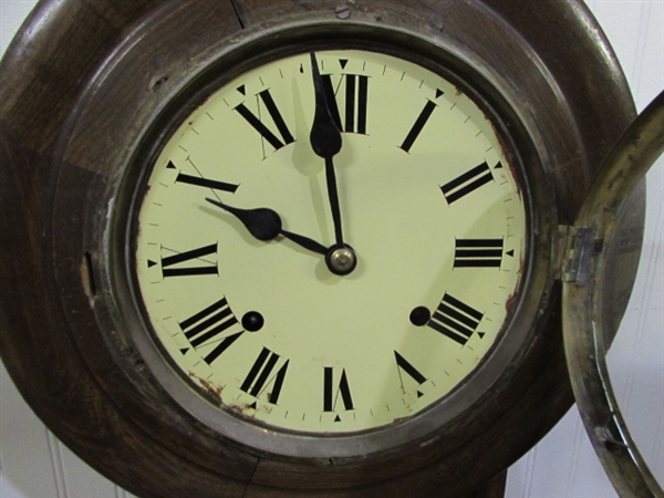 VINTAGE/ANTIQUE WALL CLOCK