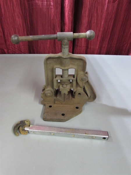 VINTAGE REED PIPE VICE & PIPE WRENCH