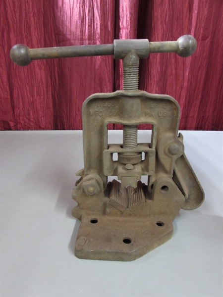 VINTAGE REED PIPE VICE & PIPE WRENCH