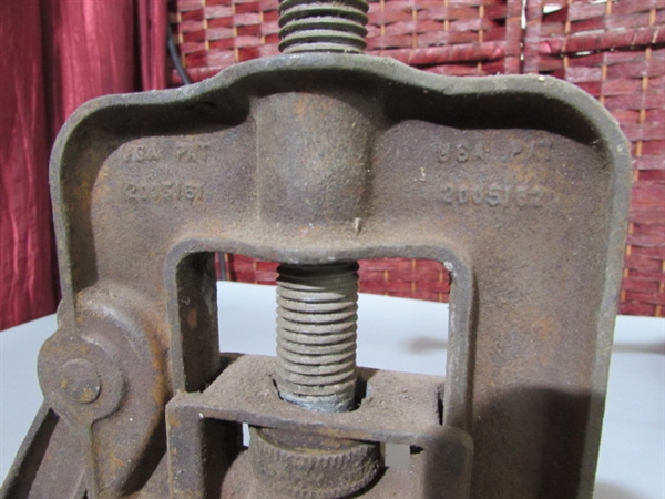 VINTAGE REED PIPE VICE & PIPE WRENCH