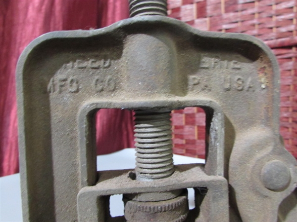 VINTAGE REED PIPE VICE & PIPE WRENCH