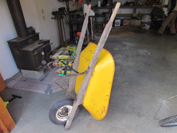 METAL WHEELBARROW