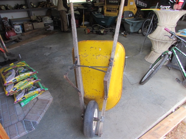 METAL WHEELBARROW
