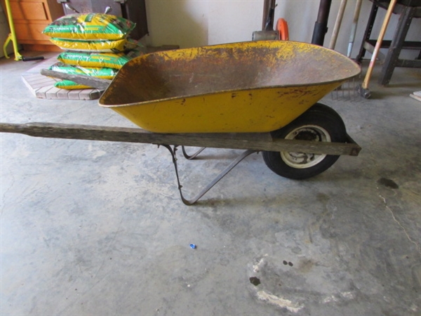 METAL WHEELBARROW