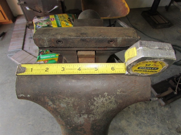 LARGE VISE WITH ANVIL ON STAND