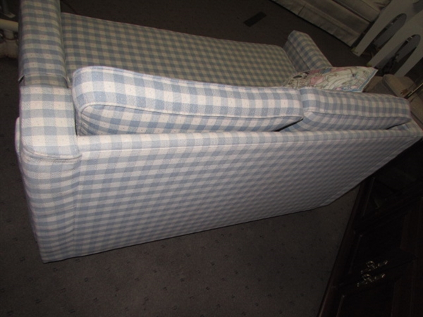 CUTE BLUE & WHITE CHECKERED LOVESEAT