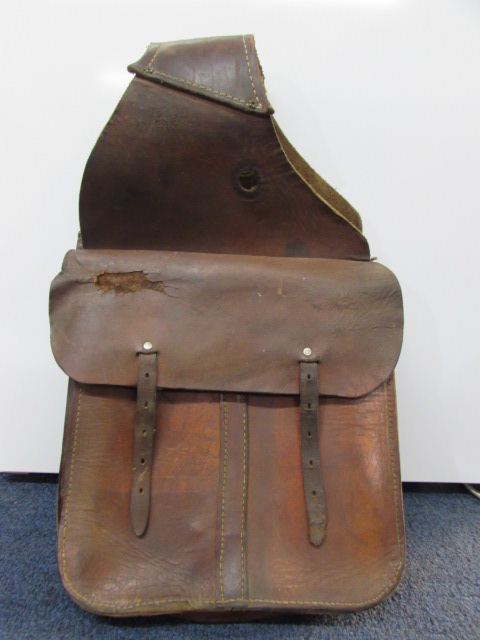 Lot Detail - VINTAGE HORSE COLLAR HAMES/LEATHER SADDLE BAG & REIN CHAINS