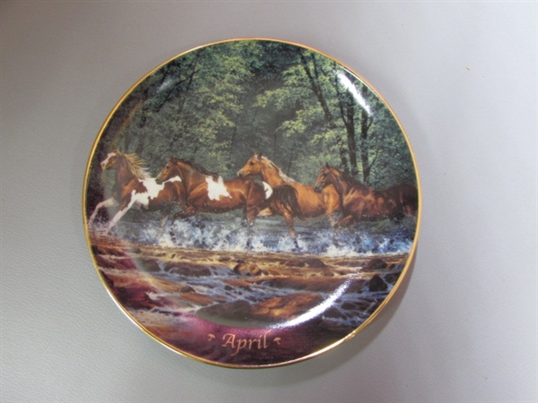 DANBURY MINT HORSES FOR ALL SEASONS PERPETUAL CALENDAR WITH 12 COLLECTIBLE HORSE PLATES