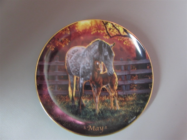 DANBURY MINT HORSES FOR ALL SEASONS PERPETUAL CALENDAR WITH 12 COLLECTIBLE HORSE PLATES