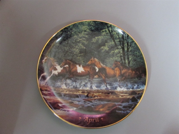 DANBURY MINT HORSES FOR ALL SEASONS PERPETUAL CALENDAR WITH 12 COLLECTIBLE HORSE PLATES