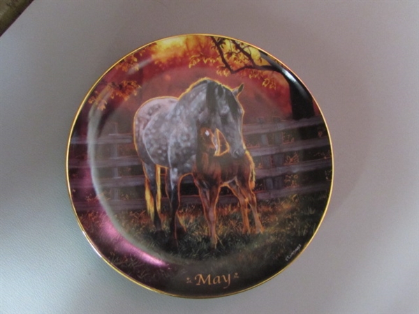 DANBURY MINT HORSES FOR ALL SEASONS PERPETUAL CALENDAR WITH 12 COLLECTIBLE HORSE PLATES