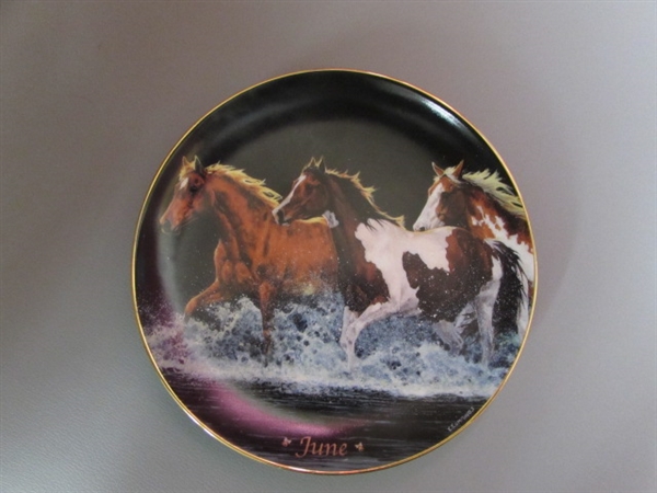 DANBURY MINT HORSES FOR ALL SEASONS PERPETUAL CALENDAR WITH 12 COLLECTIBLE HORSE PLATES