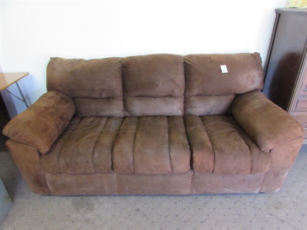 MICROFIBER COUCH