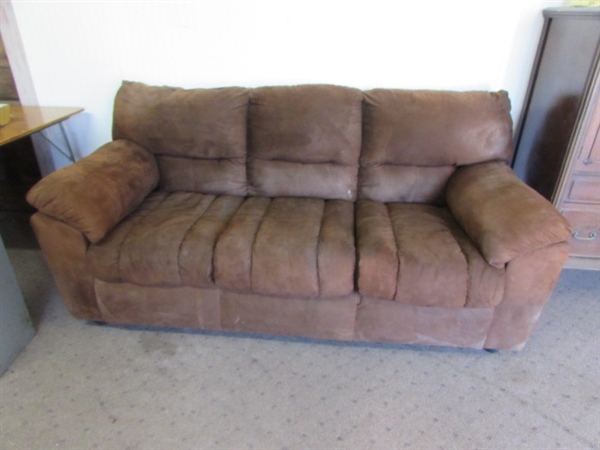 MICROFIBER COUCH