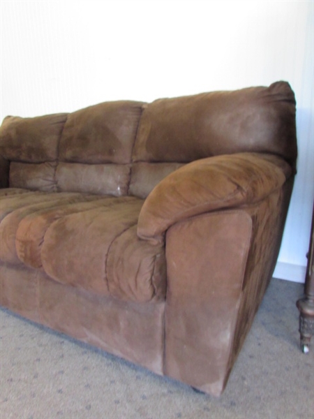 MICROFIBER COUCH