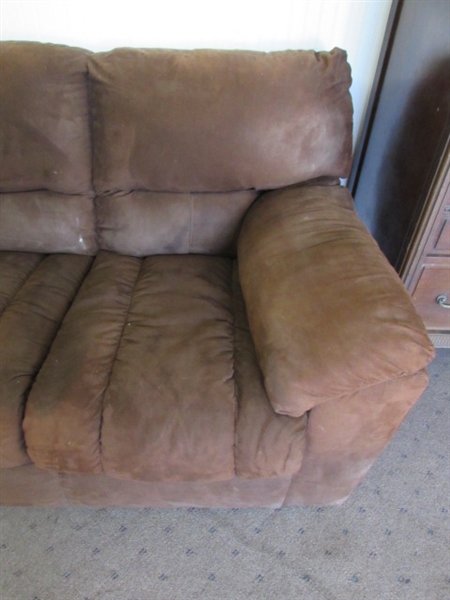 MICROFIBER COUCH