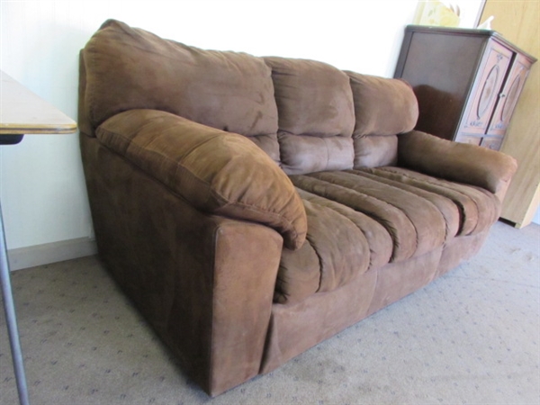 MICROFIBER COUCH