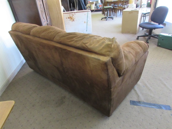 MICROFIBER COUCH