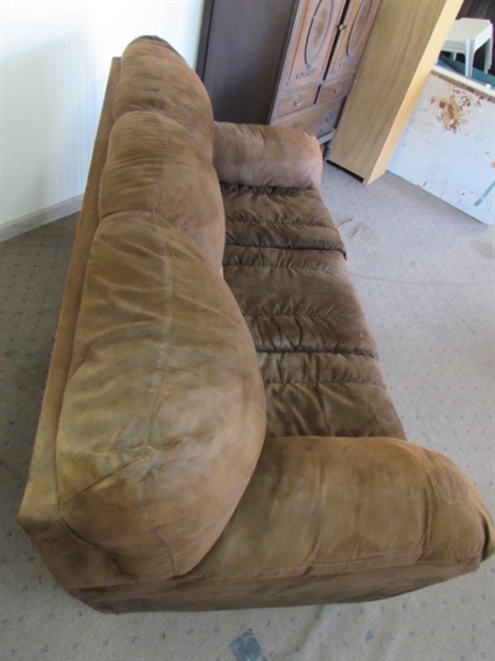 MICROFIBER COUCH