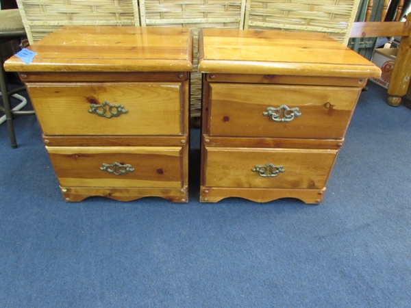 2 MATCHING NIGHTSTANDS IN KNOTTY PINE