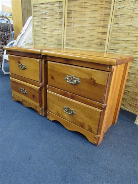 2 MATCHING NIGHTSTANDS IN KNOTTY PINE