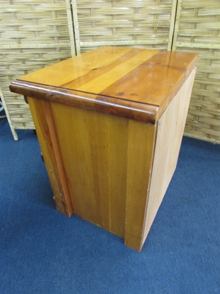 2 MATCHING NIGHTSTANDS IN KNOTTY PINE