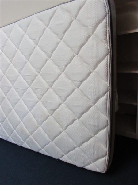 LOCKHART PILLOW TOP QUEEN SIZE MATTRESS