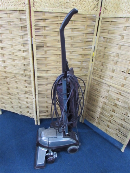 KIRBY G5 VACUUM CLEANER WITH ATTACHMENTS & BAGS