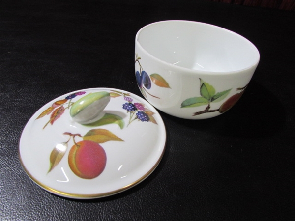 ROYAL WORCESTER FINE PORCELAIN OVENWARE